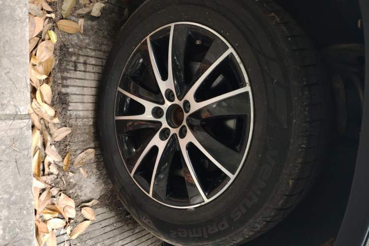 Used Volkswagen Tiguan 2013 1.8 TSI Automatic All-Wheel Drive Luxury Model Right Front Wheel Hub