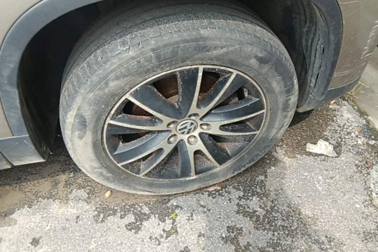 Used Volkswagen Tiguan 2013 1.8TSI Automatic Two-Wheel Drive Luxury Model Right Front Wheel Hub