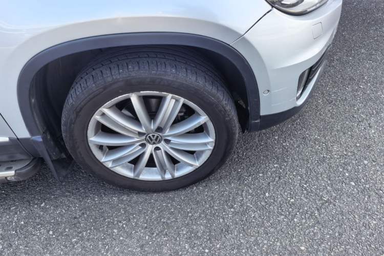Used Volkswagen Tiguan 2013 2.0 TSI Automatic All-Wheel-Drive Flagship Edition Right Front Wheel Hub