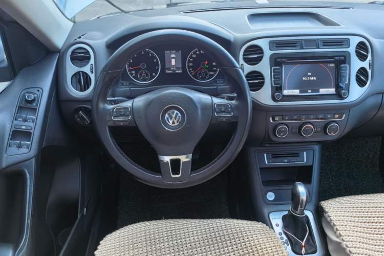 Used Volkswagen Tiguan 2013 2.0 TSI Automatic All-Wheel-Drive Flagship Edition Steering Wheel