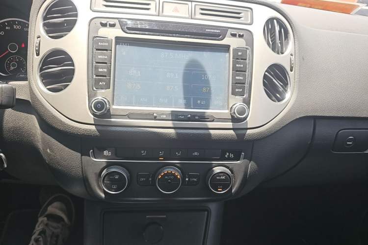 Used Volkswagen Tiguan 2013 1.8 TSI Automatic Two-Wheel Drive Comfort Edition Audio And AC Panel