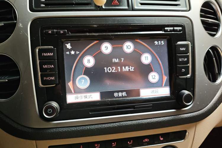 Used Volkswagen Tiguan 2013 1.8 TSI Automatic All-Wheel Drive Luxury Model Audio And AC Panel