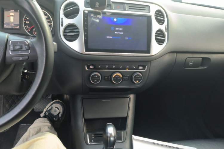 Used Volkswagen Tiguan 2013 1.8TSI Automatic Two-Wheel Drive Luxury Model Audio And AC Panel