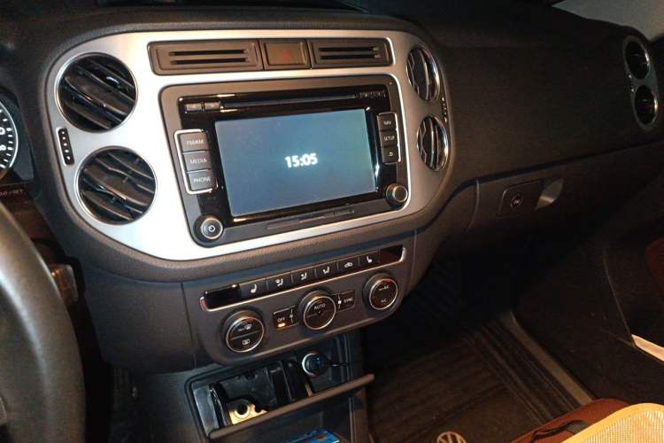 Used Volkswagen Tiguan 2013 1.8TSI Automatic Two-Wheel Drive Luxury Model Audio And AC Panel