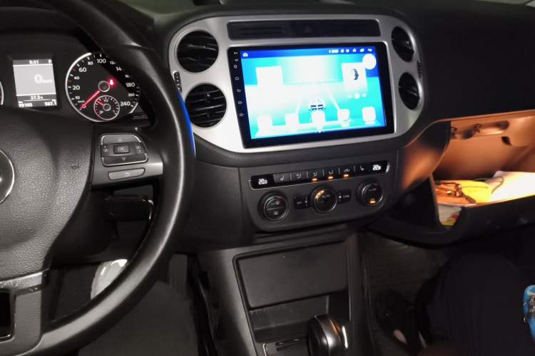Used Volkswagen Tiguan 2013 1.8TSI Automatic Two-Wheel Drive Luxury Model Audio And AC Panel