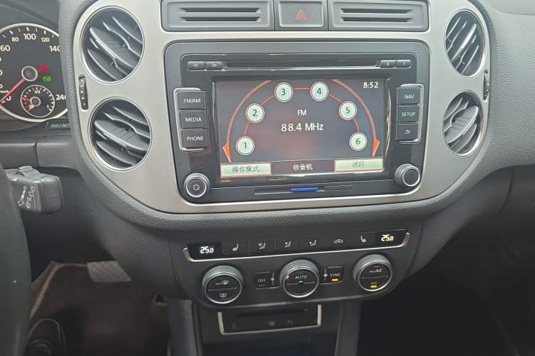 Used Volkswagen Tiguan 2013 2.0 TSI Automatic All-Wheel-Drive Flagship Edition Audio And AC Panel