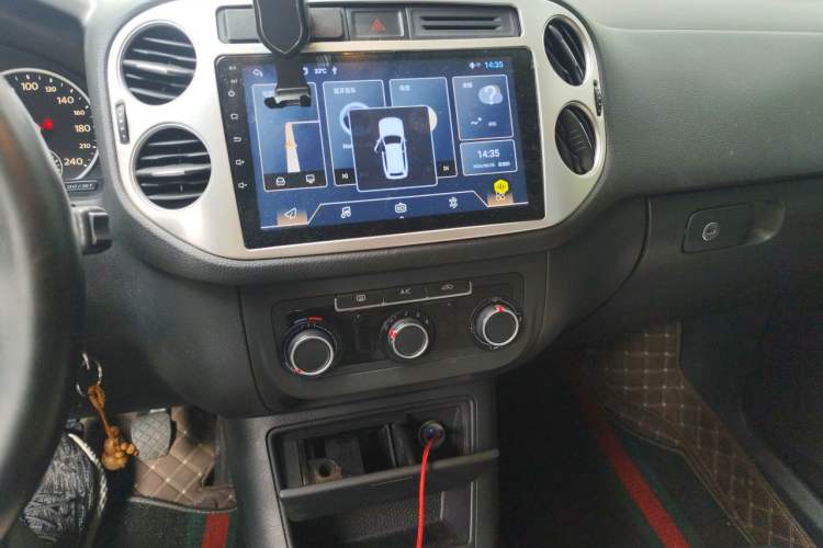 Used Volkswagen Tiguan 2013 1.8TSI Manual Two-Wheel Drive Trend Edition Audio And AC Panel