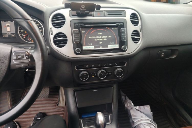 Used Volkswagen Tiguan 2013 2.0 TSI Automatic All-Wheel Drive Luxury Edition Audio And AC Panel