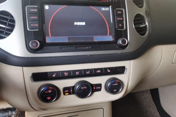 Used Volkswagen Tiguan 2013 1.8 TSI Automatic All-Wheel Drive Luxury Model Audio And AC Panel
