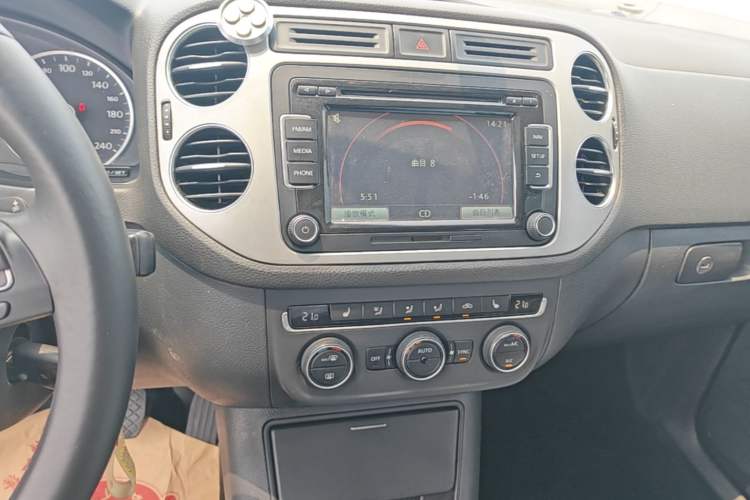 Used Volkswagen Tiguan 2013 1.8TSI Automatic Two-Wheel Drive Luxury Model Audio And AC Panel