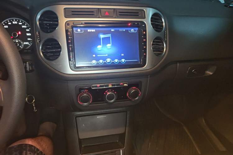 Used Volkswagen Tiguan 2013 1.8TSI Manual Two-Wheel Drive Trend Edition Audio And AC Panel