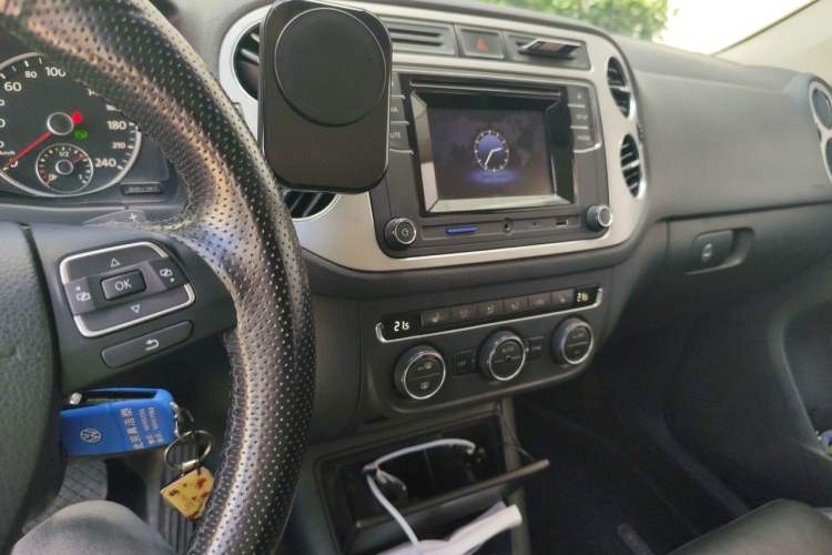 Used Volkswagen Tiguan 2013 1.8TSI Automatic Two-Wheel Drive Luxury Model Audio And AC Panel