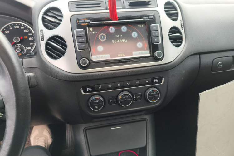 Used Volkswagen Tiguan 2013 1.8TSI Automatic Two-Wheel Drive Luxury Model Audio And AC Panel