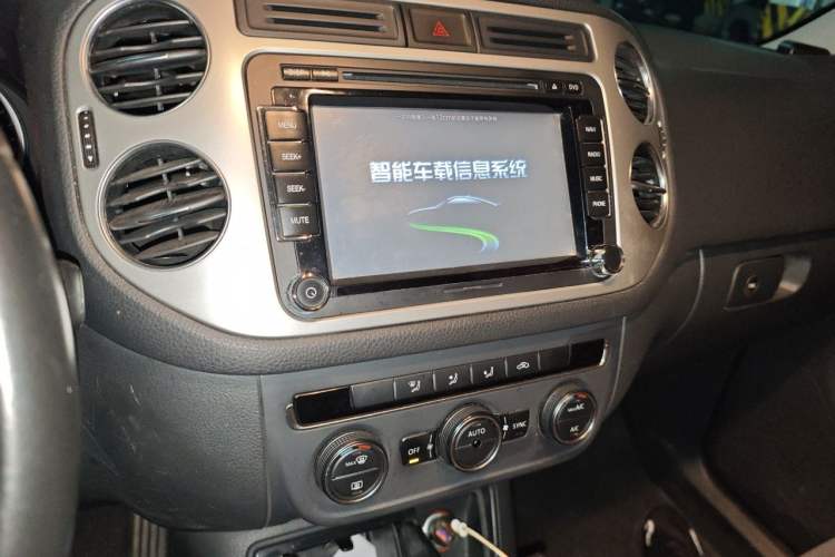 Used Volkswagen Tiguan 2013 1.8 TSI Automatic Two-Wheel Drive Comfort Edition Audio And AC Panel