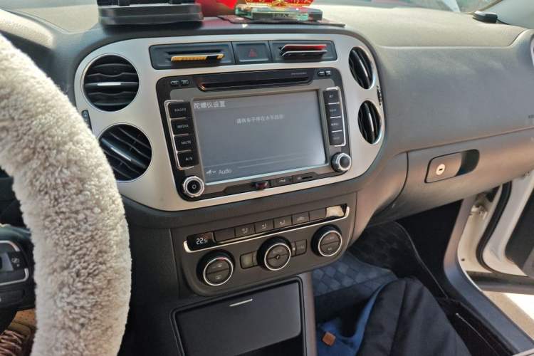 Used Volkswagen Tiguan 2013 1.8 TSI Automatic Two-Wheel Drive Comfort Edition Audio And AC Panel