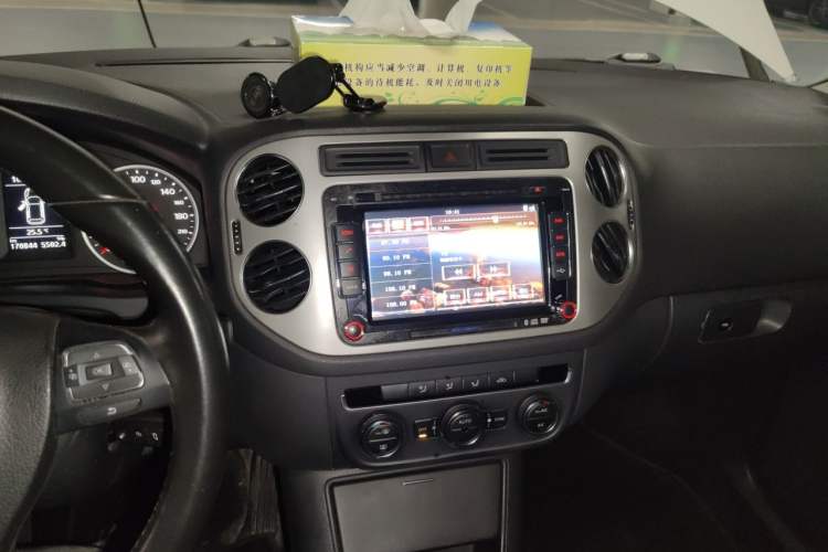Used Volkswagen Tiguan 2013 1.8 TSI Automatic Two-Wheel Drive Comfort Edition Audio And AC Panel