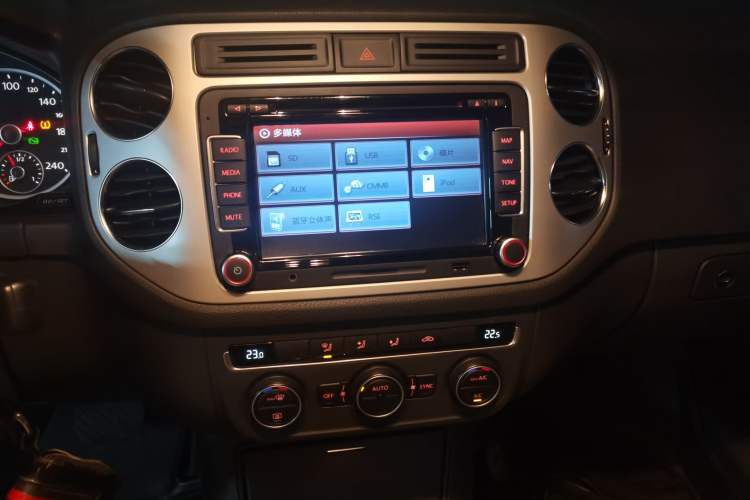 Used Volkswagen Tiguan 2013 1.8TSI Automatic All-Wheel-Drive Comfort Edition Audio And AC Panel