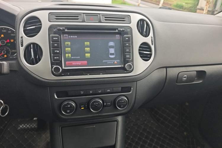 Used Volkswagen Tiguan 2013 1.8 TSI Automatic Two-Wheel Drive Comfort Edition Audio And AC Panel