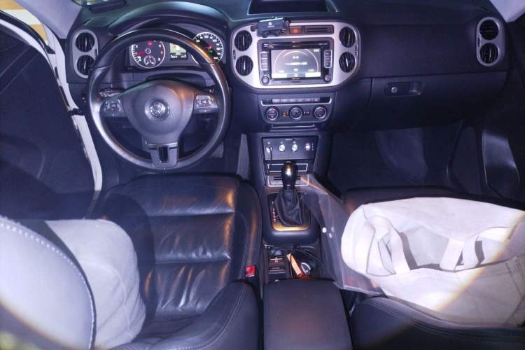 Used Volkswagen Tiguan 2013 1.8TSI Automatic Two-Wheel Drive Luxury Model Audio And AC Panel