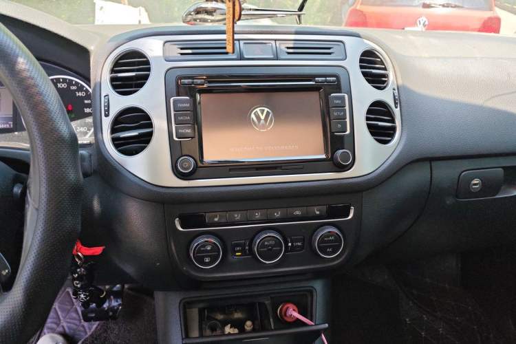Used Volkswagen Tiguan 2013 1.8TSI Automatic Two-Wheel Drive Luxury Model Audio And AC Panel
