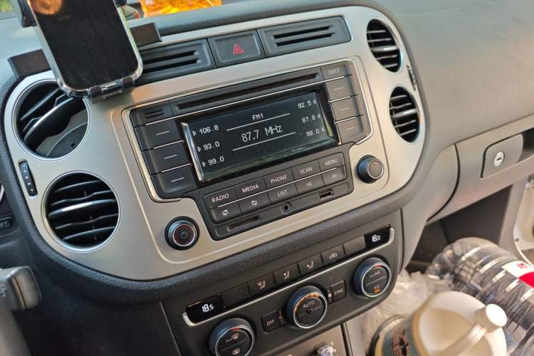 Used Volkswagen Tiguan 2013 1.8 TSI Automatic Two-Wheel Drive Comfort Edition Audio And AC Panel