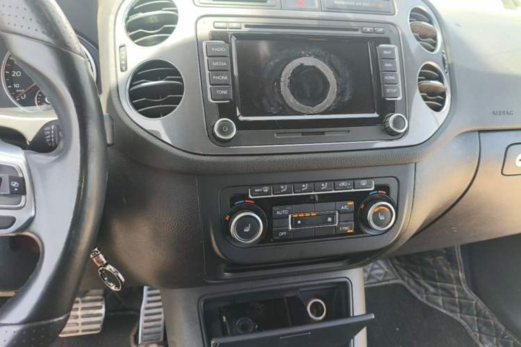 Used Volkswagen Tiguan  Audio And AC Panel