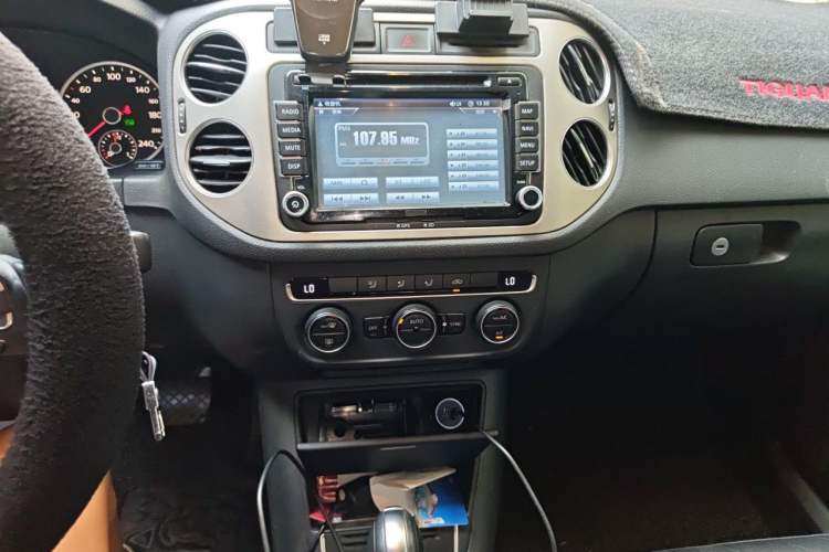 Used Volkswagen Tiguan 2013 1.8 TSI Automatic Two-Wheel Drive Comfort Edition Audio And AC Panel