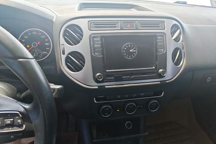 Used Volkswagen Tiguan 2013 1.8 TSI Automatic Two-Wheel Drive Comfort Edition Audio And AC Panel