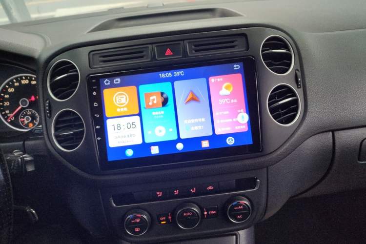 Used Volkswagen Tiguan 2013 1.4 TSI Manual Two-Wheel Drive BlueMotion Edition Audio And AC Panel
