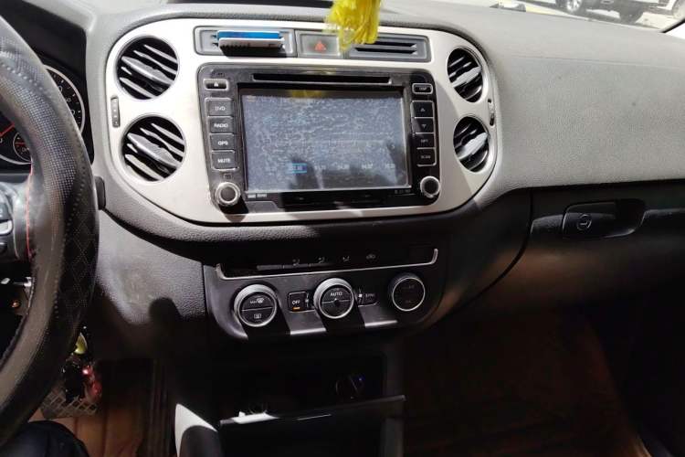 Used Volkswagen Tiguan 2013 1.8 TSI Automatic Two-Wheel Drive Comfort Edition Audio And AC Panel