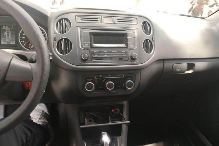 Used Volkswagen Tiguan 2013 1.8TSI Automatic Two-Wheel Drive Trend Edition Audio And AC Panel