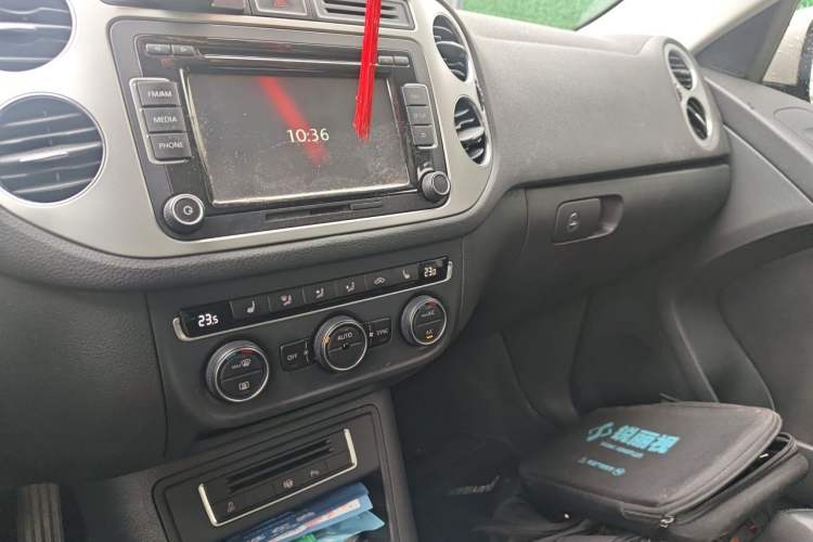Used Volkswagen Tiguan 2013 2.0 TSI Automatic All-Wheel-Drive Flagship Edition Audio And AC Panel