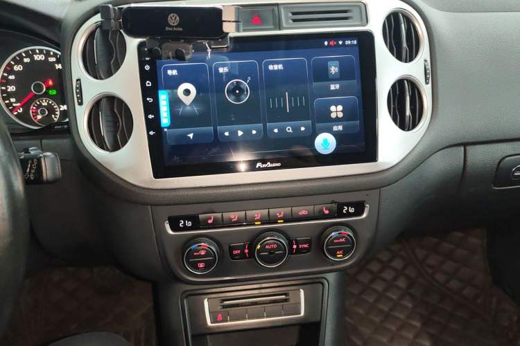 Used Volkswagen Tiguan 2013 1.8 TSI Automatic All-Wheel Drive Luxury Model Audio And AC Panel