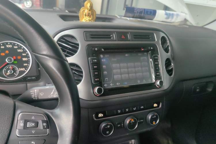 Used Volkswagen Tiguan 2013 1.8TSI Automatic All-Wheel-Drive Comfort Edition Audio And AC Panel