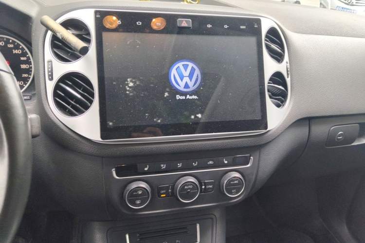 Used Volkswagen Tiguan 2013 2.0 TSI Automatic All-Wheel-Drive Flagship Edition Audio And AC Panel