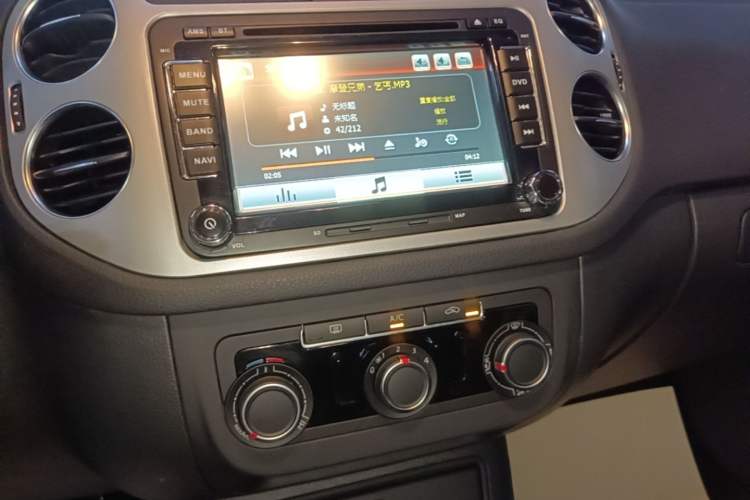 Used Volkswagen Tiguan 2013 1.8TSI Automatic Two-Wheel Drive Trend Edition Audio And AC Panel
