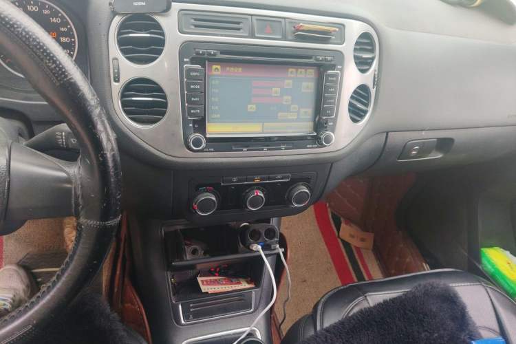 Used Volkswagen Tiguan 2013 1.8TSI Manual Two-Wheel Drive Trend Edition Audio And AC Panel