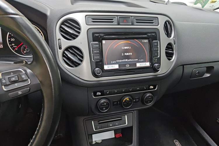 Used Volkswagen Tiguan 2013 2.0 TSI Automatic All-Wheel-Drive Flagship Edition Audio And AC Panel