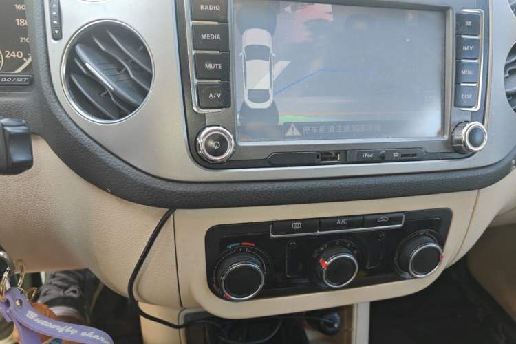 Used Volkswagen Tiguan 2013 1.8TSI Manual Two-Wheel Drive Trend Edition Audio And AC Panel