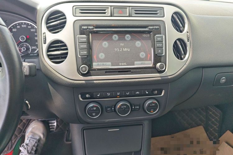 Used Volkswagen Tiguan 2013 2.0 TSI Automatic All-Wheel Drive Luxury Edition Audio And AC Panel