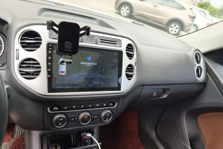 Used Volkswagen Tiguan 2013 1.8TSI Automatic Two-Wheel Drive Luxury Model Audio And AC Panel