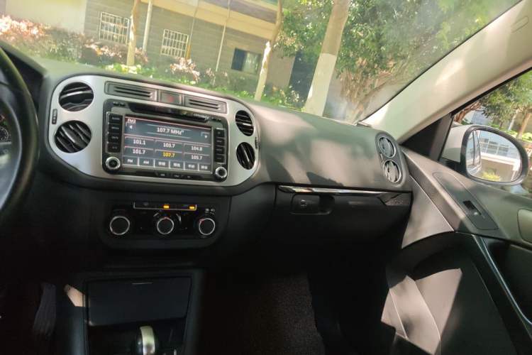 Used Volkswagen Tiguan 2013 1.8TSI Automatic Two-Wheel Drive Trend Edition Audio And AC Panel
