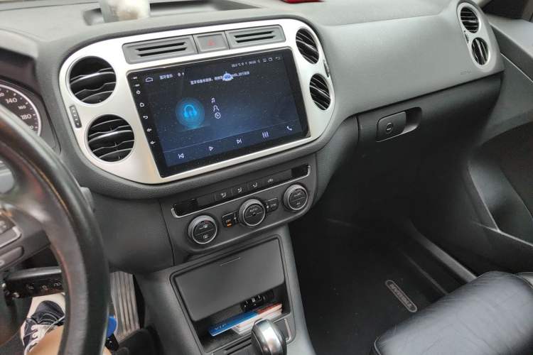 Used Volkswagen Tiguan 2013 1.8 TSI Automatic Two-Wheel Drive Comfort Edition Audio And AC Panel