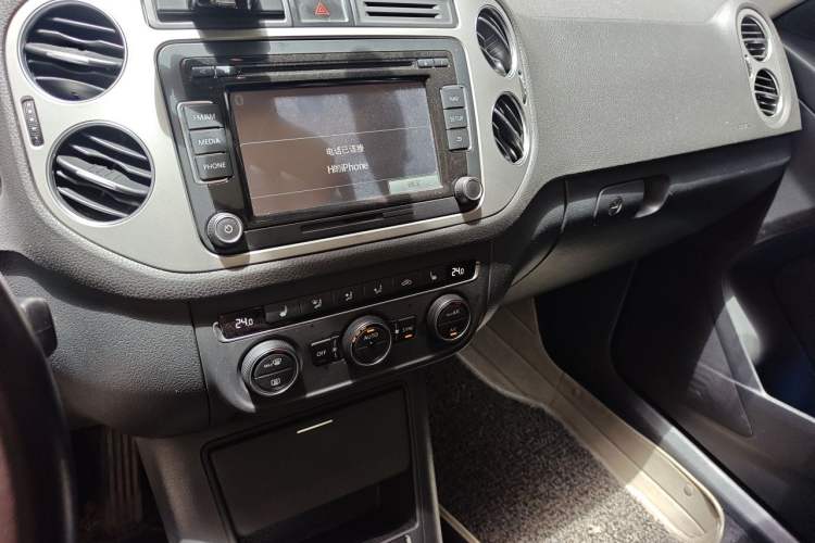 Used Volkswagen Tiguan 2013 1.8TSI Automatic Two-Wheel Drive Luxury Model Audio And AC Panel
