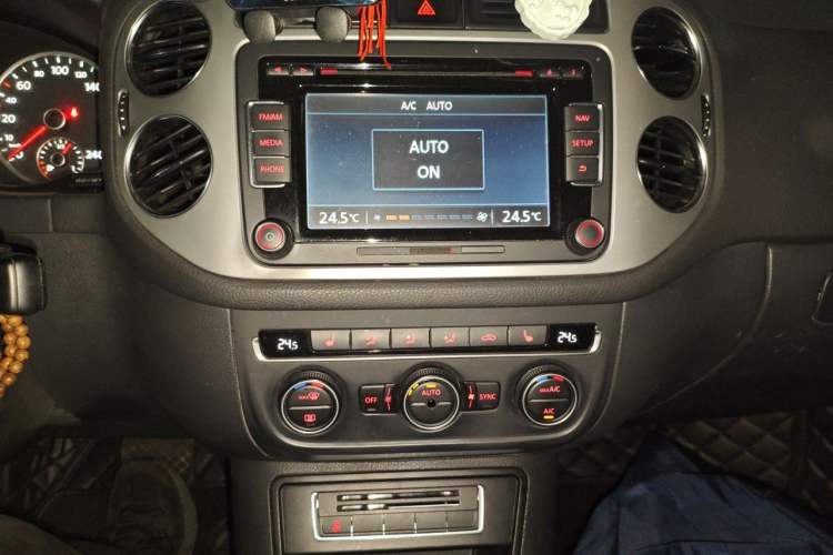 Used Volkswagen Tiguan 2013 1.8TSI Automatic Two-Wheel Drive Luxury Model Audio And AC Panel