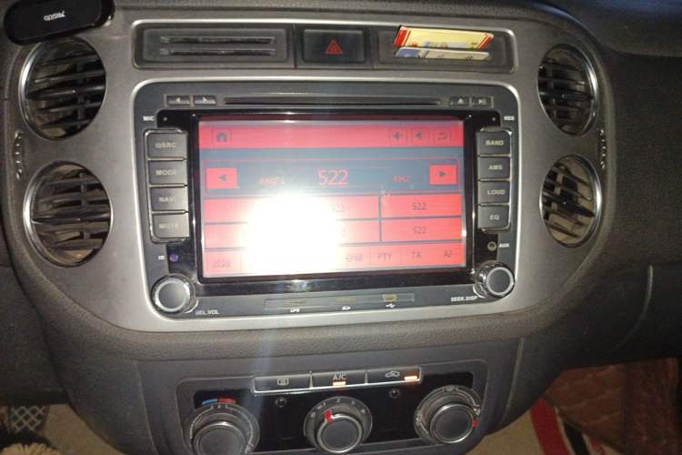 Used Volkswagen Tiguan 2013 1.8TSI Manual Two-Wheel Drive Trend Edition Audio And AC Panel