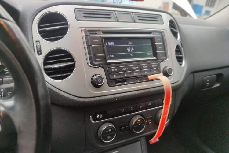 Used Volkswagen Tiguan 2013 1.8 TSI Automatic Two-Wheel Drive Comfort Edition Audio And AC Panel