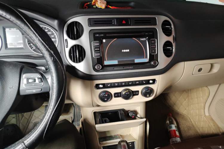 Used Volkswagen Tiguan 2013 1.8TSI Automatic Two-Wheel Drive Luxury Model Audio And AC Panel
