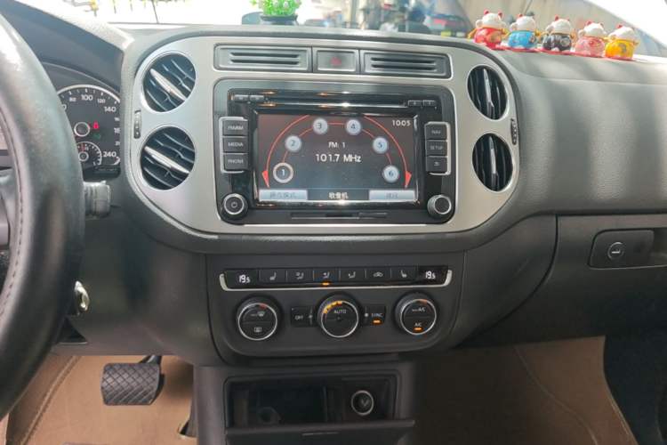 Used Volkswagen Tiguan 2013 1.8TSI Automatic Two-Wheel Drive Luxury Model Audio And AC Panel