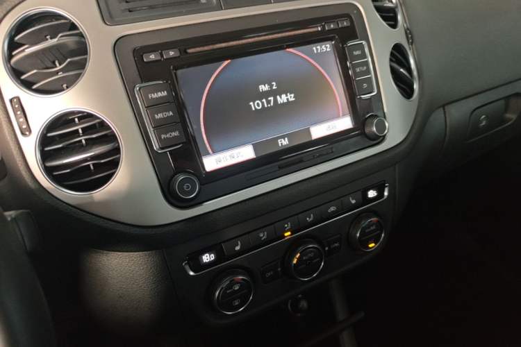 Used Volkswagen Tiguan 2013 1.8TSI Automatic Two-Wheel Drive Luxury Model Audio And AC Panel